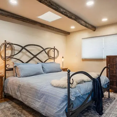 - Steps To The Plaza Holiday home